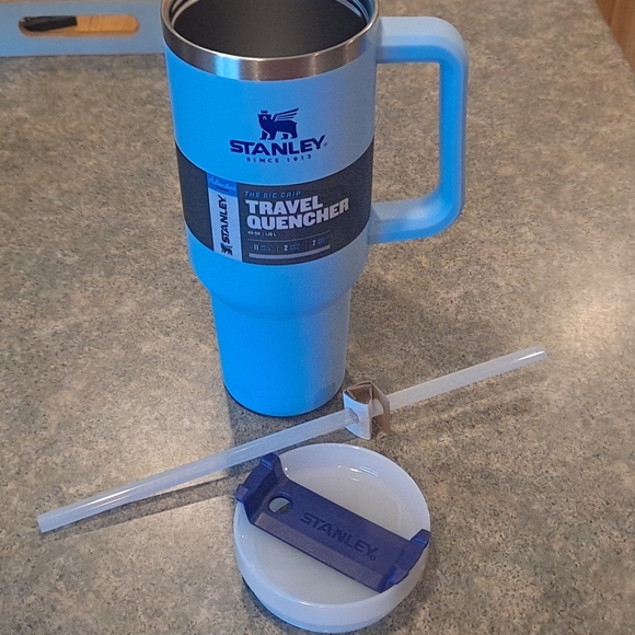 New 40oz Stanley quencher Cornflower - Picture 7 of 9